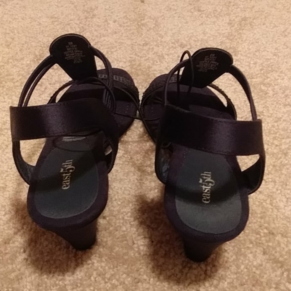 Shoe - Picture 3 of 8
